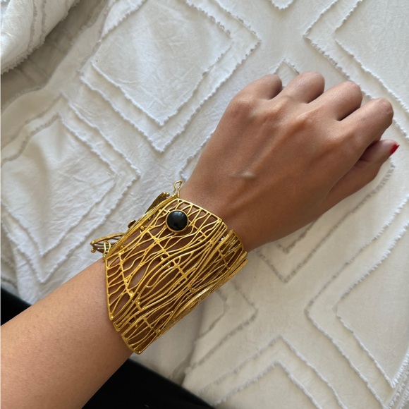 Elegant Gold Cuff Bracelet - Picture 1 of 4